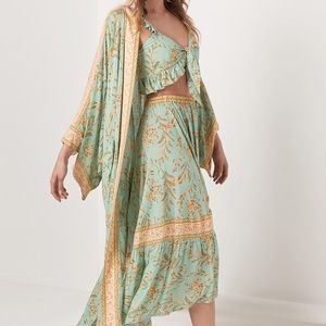 Spell & The Gypsy, Maisie Robe